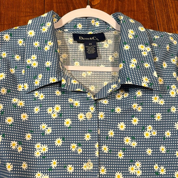 Denim & Co. Shirt/Top Blue With White Checks And Yellow Daisies Size 2X - Picture 1 of 9